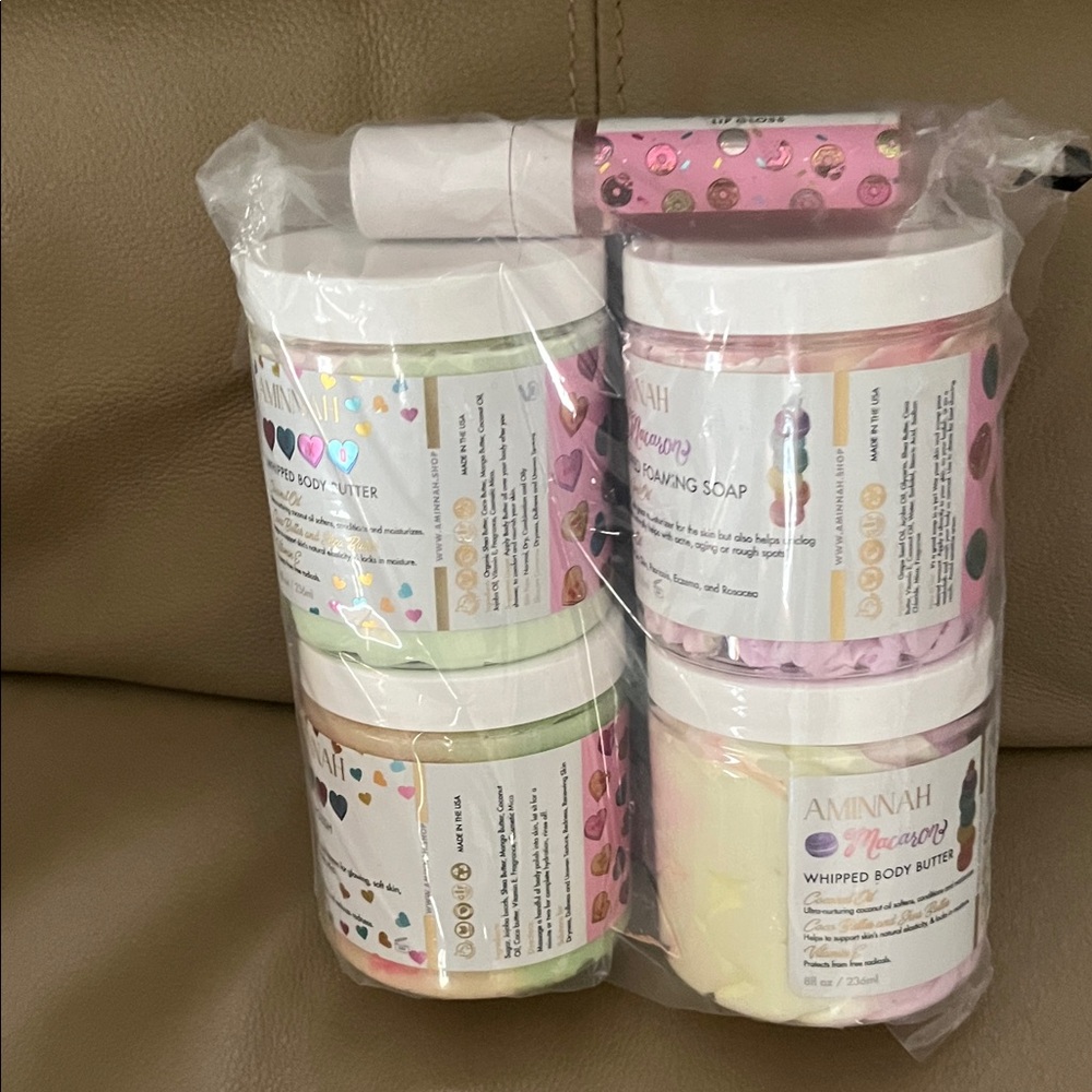 AMINNAH Whipped Body Butter & Foaming Soap Gift Set - Pink/Multicolor